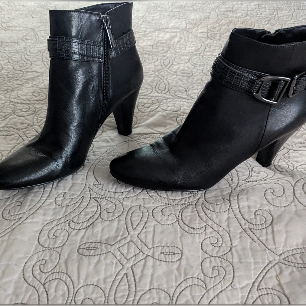 NWB Bandalino Flightie Bootie